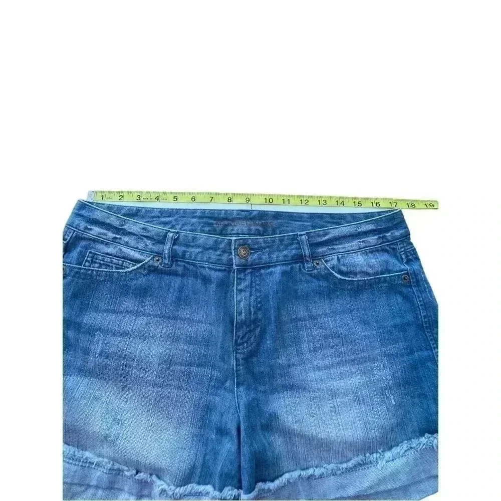 Women’s Michael Kors Light Wash Distressed Denim Shorts•Size 10•Preowned•